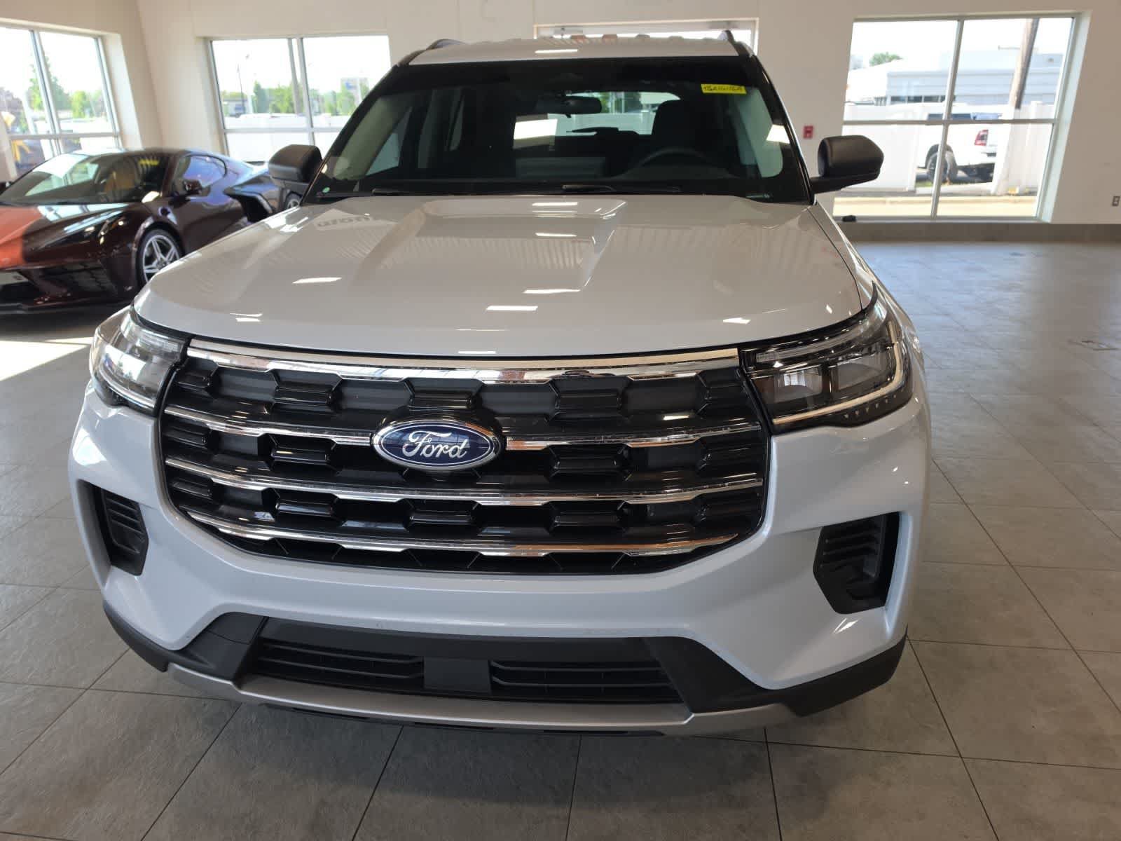 Used 2026 Ford Explorer Active AWD/4WD image 3