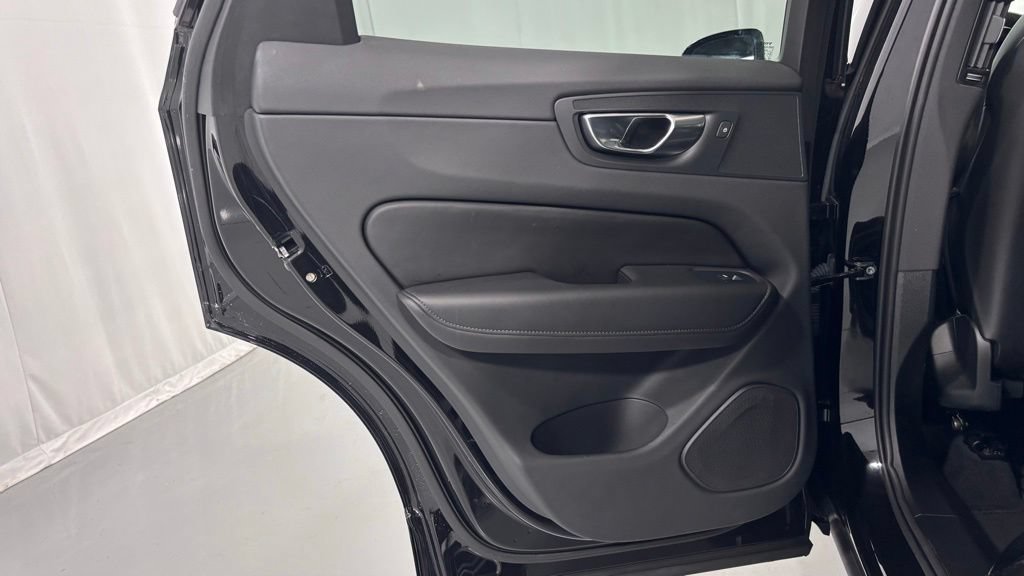 Certified 2025 Volvo XC60 B5 Core AWD/4WD image 23