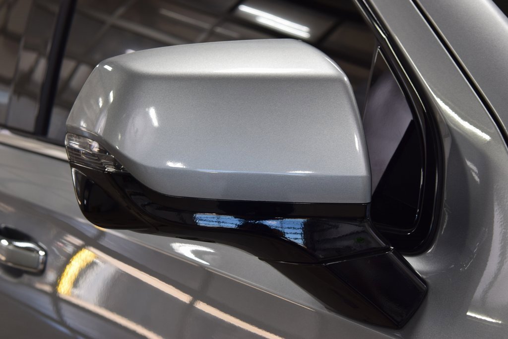 Used 2024 Chevrolet Suburban High Country image 17