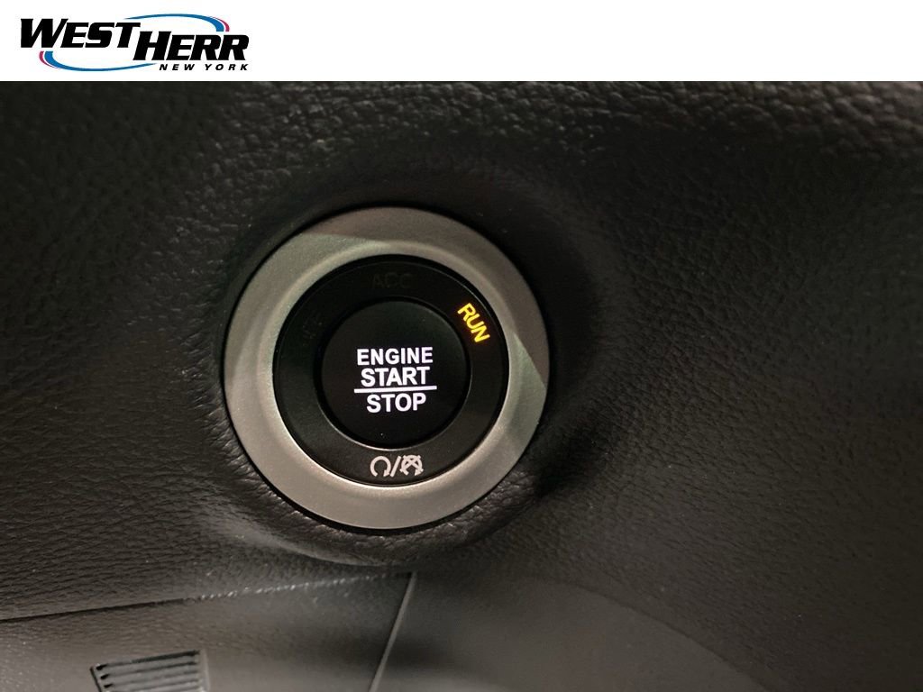 Used 2026 Chrysler Pacifica Select AWD/4WD image 6