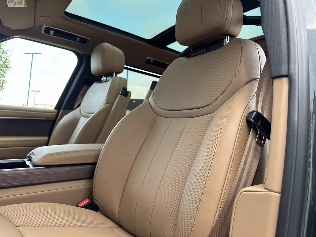 New 2026 Land Rover Range Rover Long Wheelbase SE AWD/4WD image 23