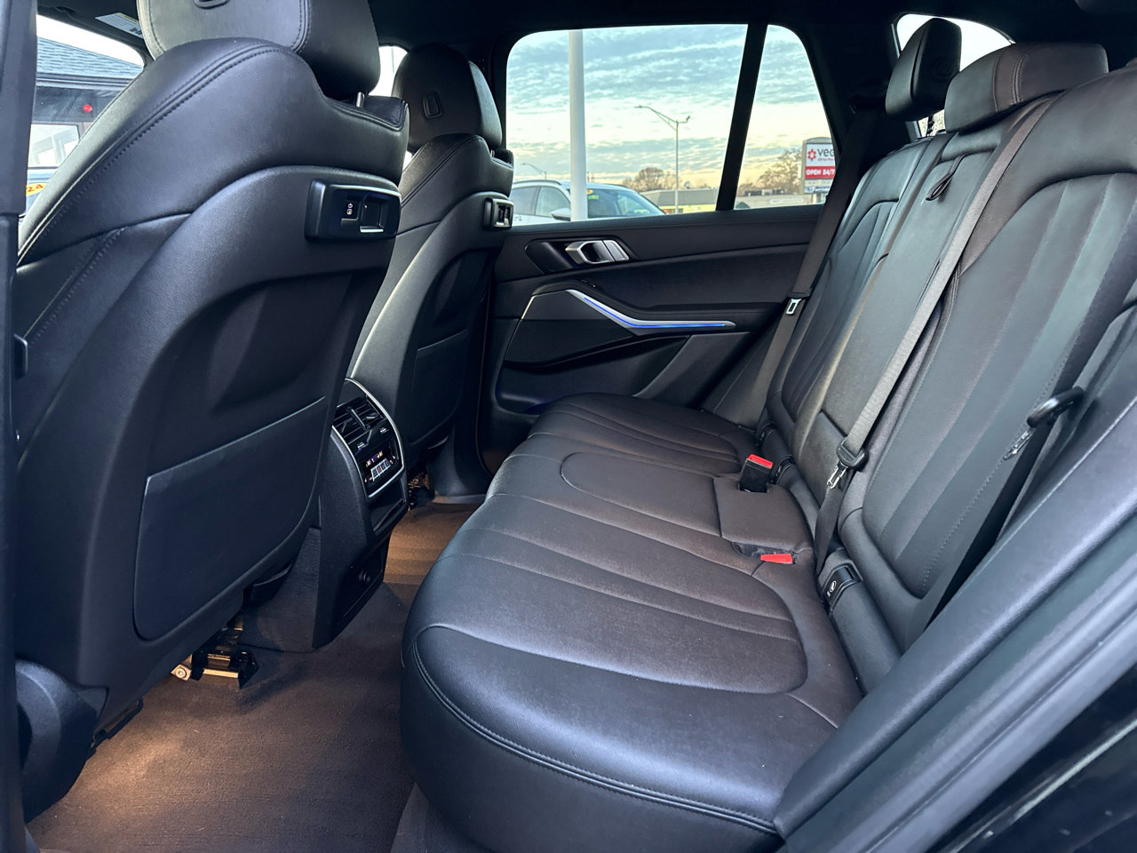 Used 2022 BMW X5 xDrive40i w/ Premium Package image 28