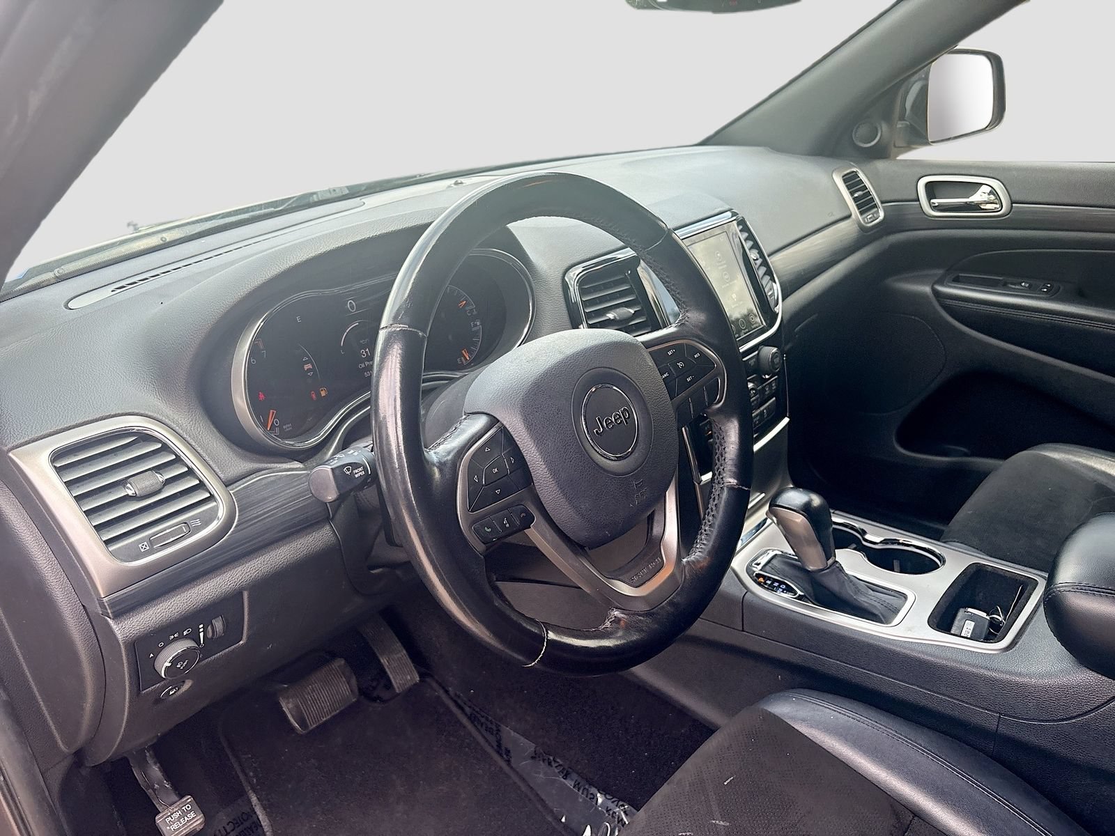 Used 2020 Jeep Grand Cherokee Altitude RWD image 9