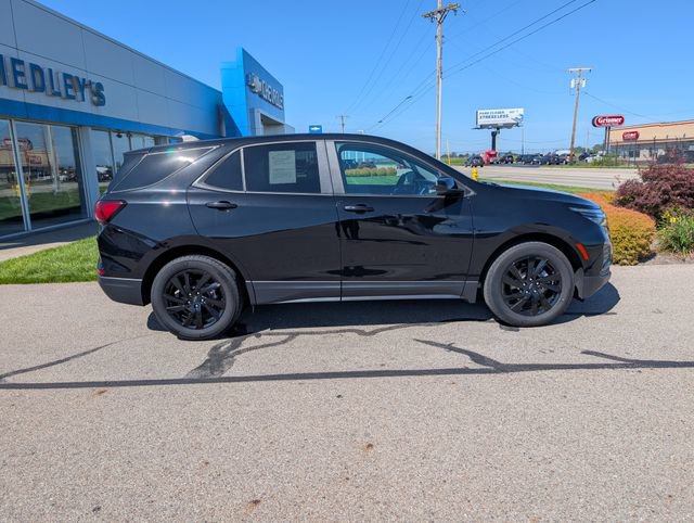 Used 2024 Chevrolet Equinox LS w/ LS Convenience Package FWD image 2
