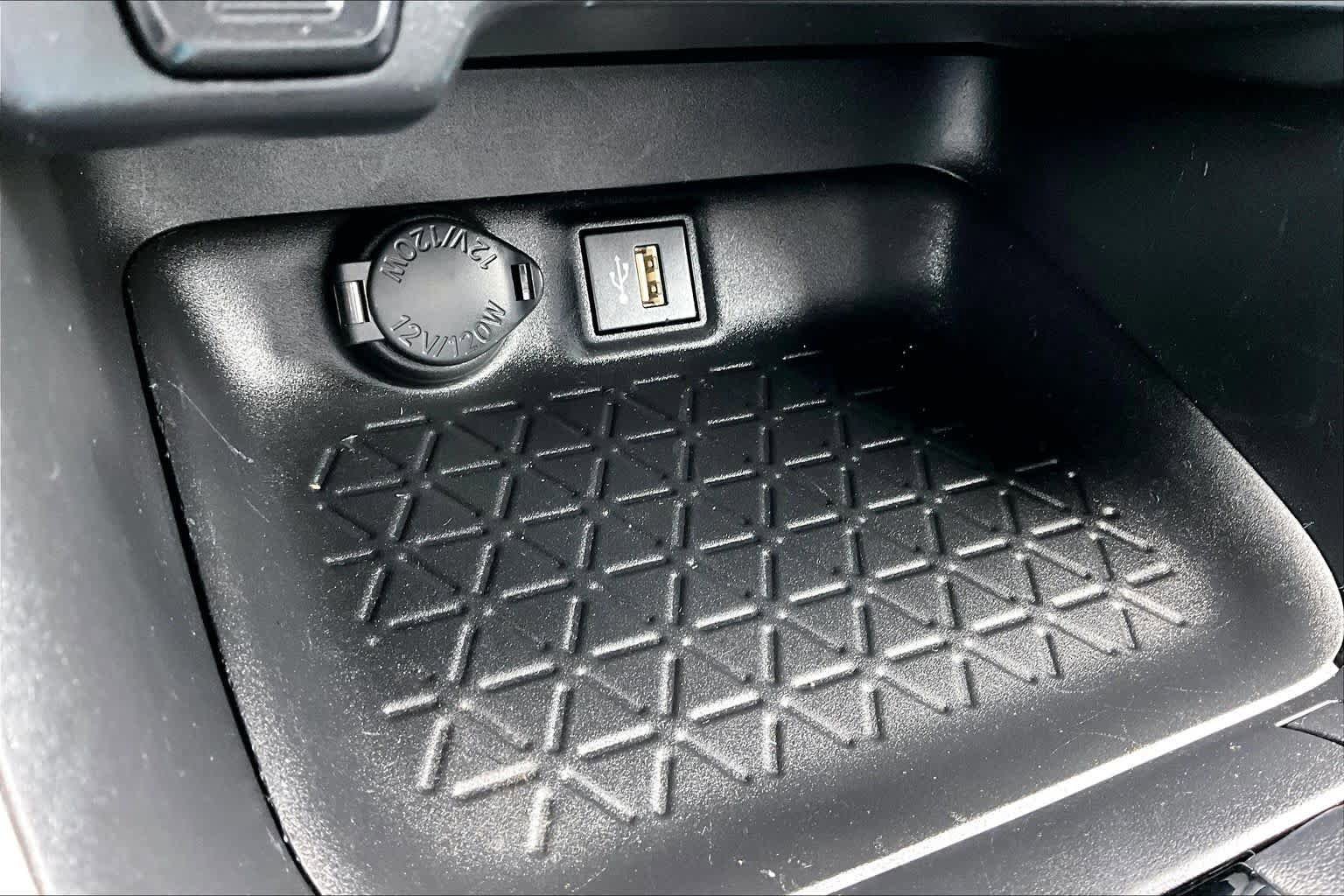 Used 2021 Toyota RAV4 XLE w/ Carpet Mat Package (TMS) FWD image 34
