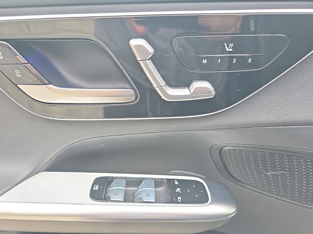 Used 2024 Mercedes-Benz GLC 300 4MATIC image 24