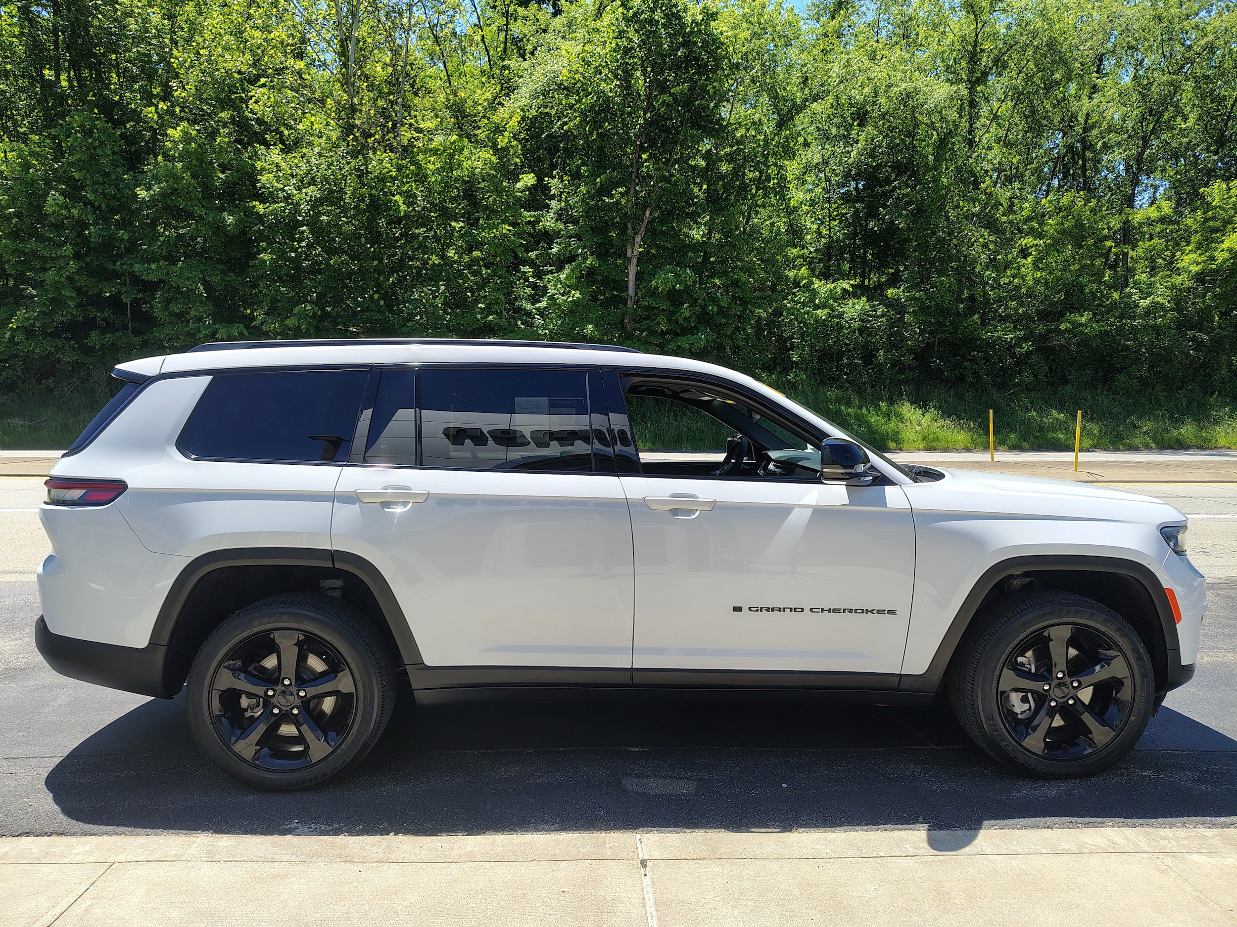 Certified 2024 Jeep Grand Cherokee L Laredo AWD/4WD image 6
