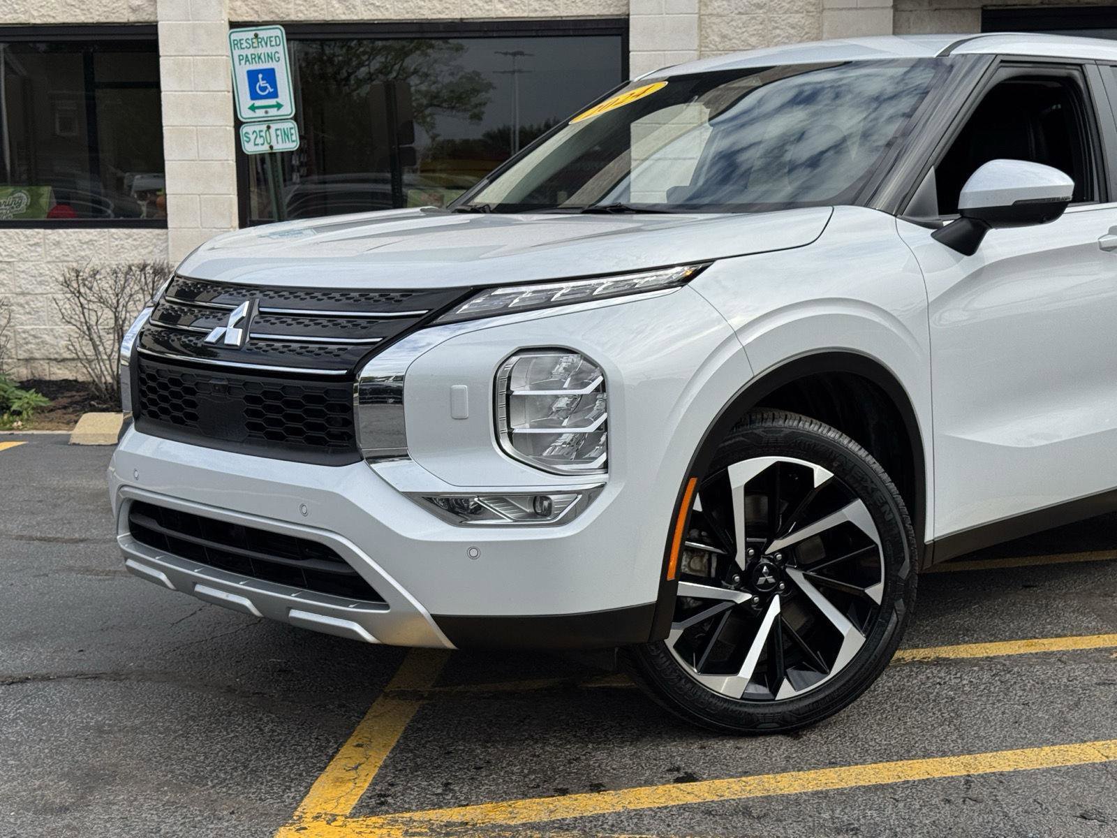 Used 2024 Mitsubishi Outlander SE image 5