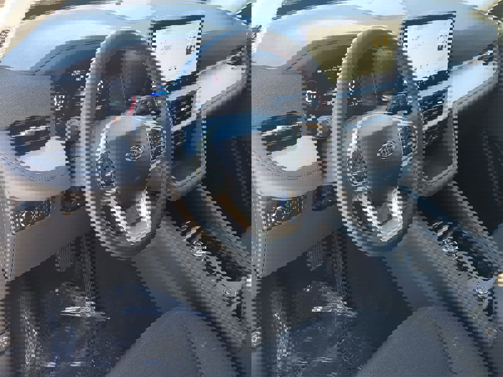 Used 2025 Ford Explorer Active image 10