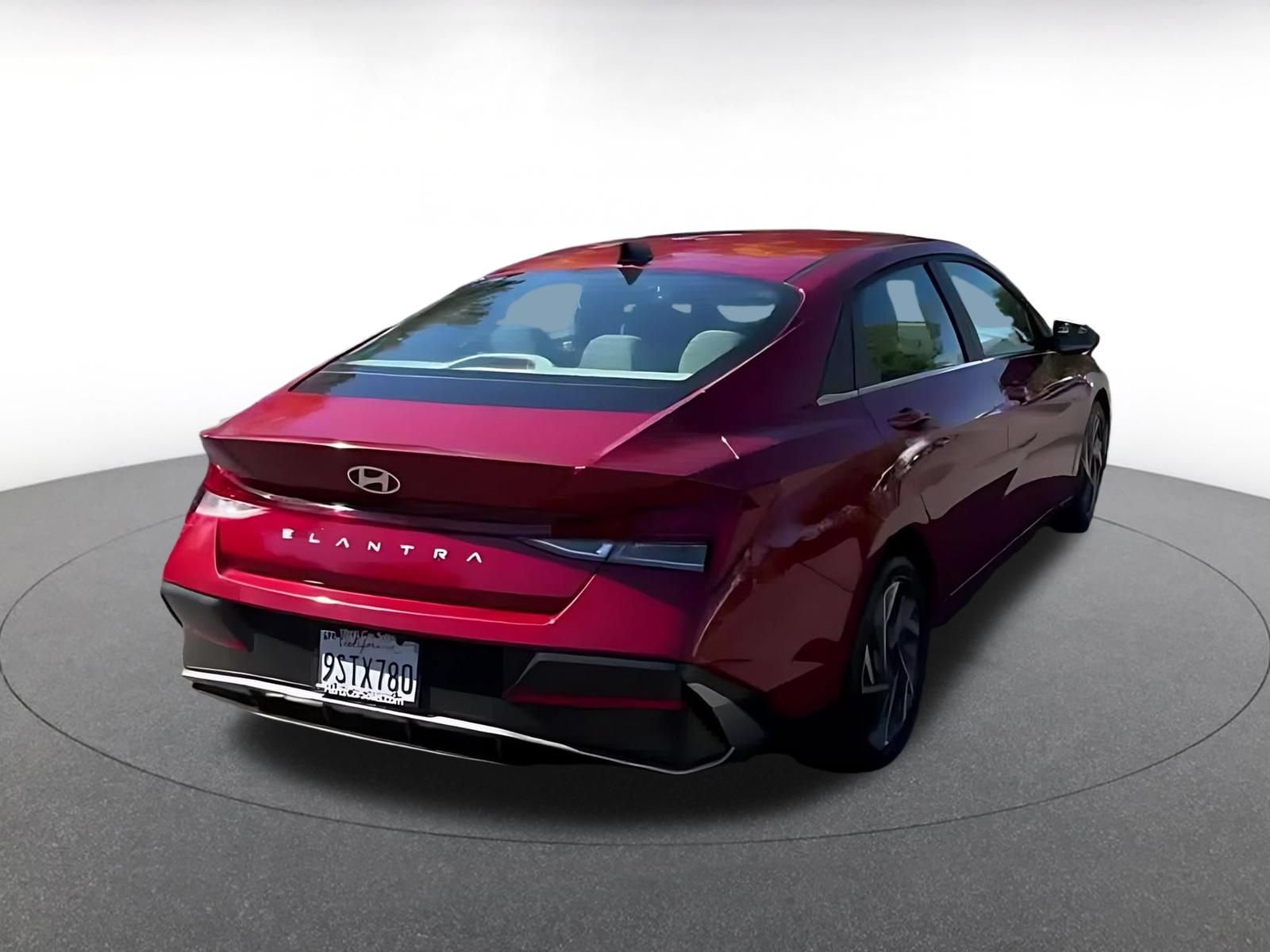 Used 2025 Hyundai Elantra SEL FWD image 15
