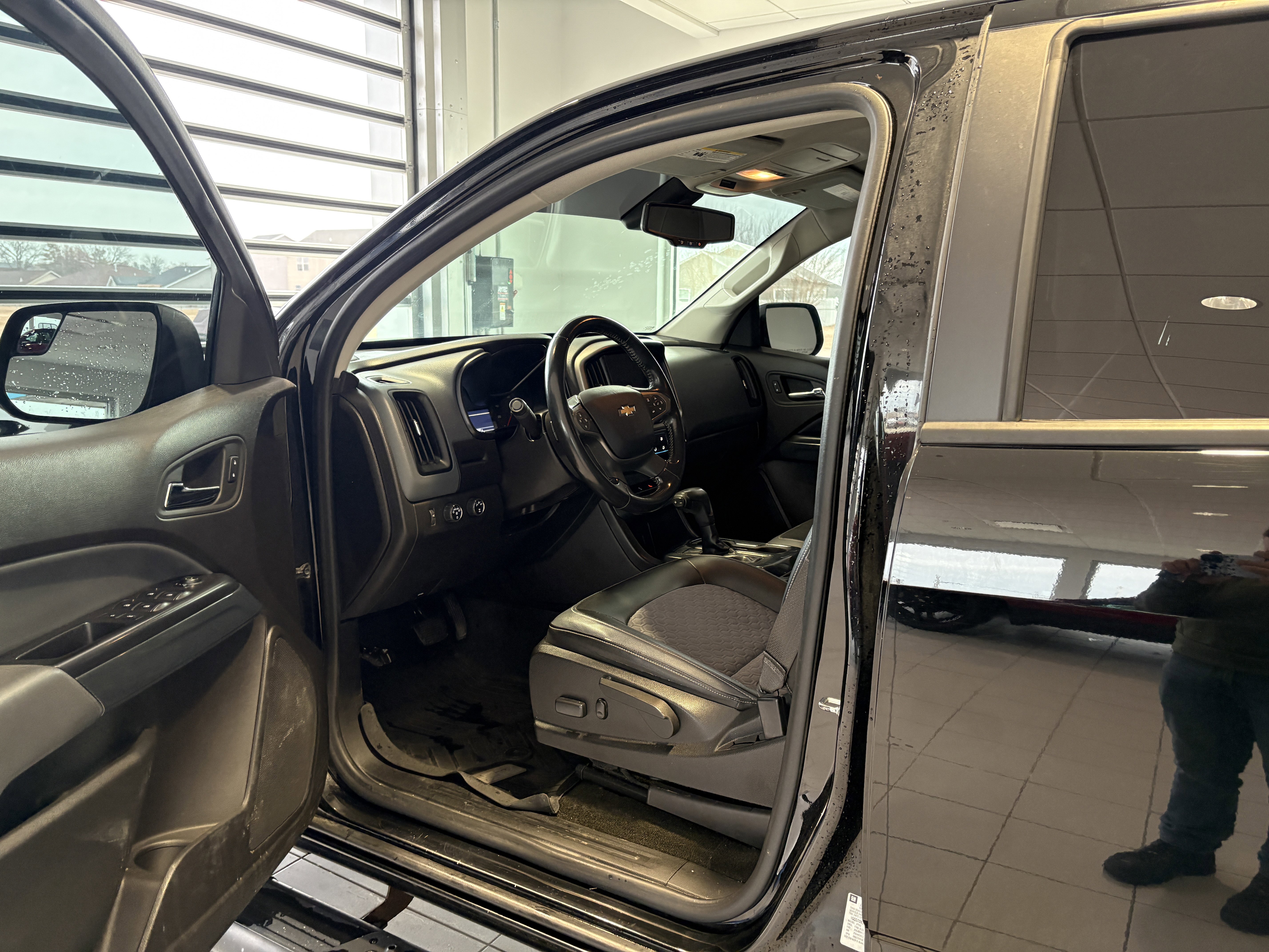 Used 2016 Chevrolet Colorado Z71 w/ Z71 Midnight Edition image 9