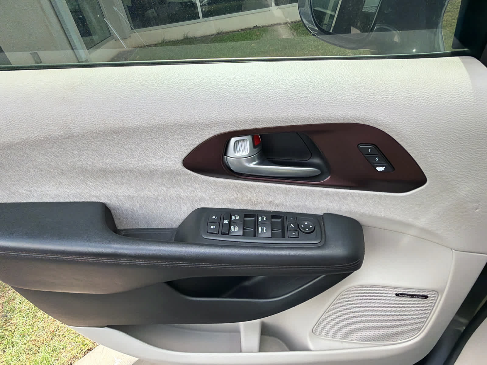 Used 2017 Chrysler Pacifica Limited FWD image 22