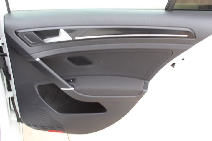 Used 2016 Volkswagen Golf S image 34