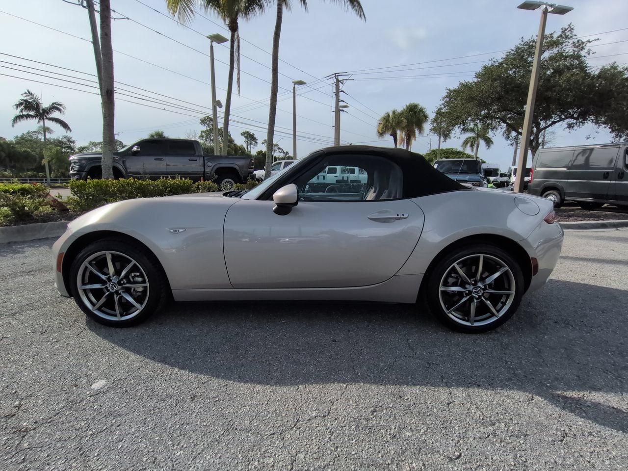 Used 2023 MAZDA MX-5 Miata Grand Touring RWD image 8