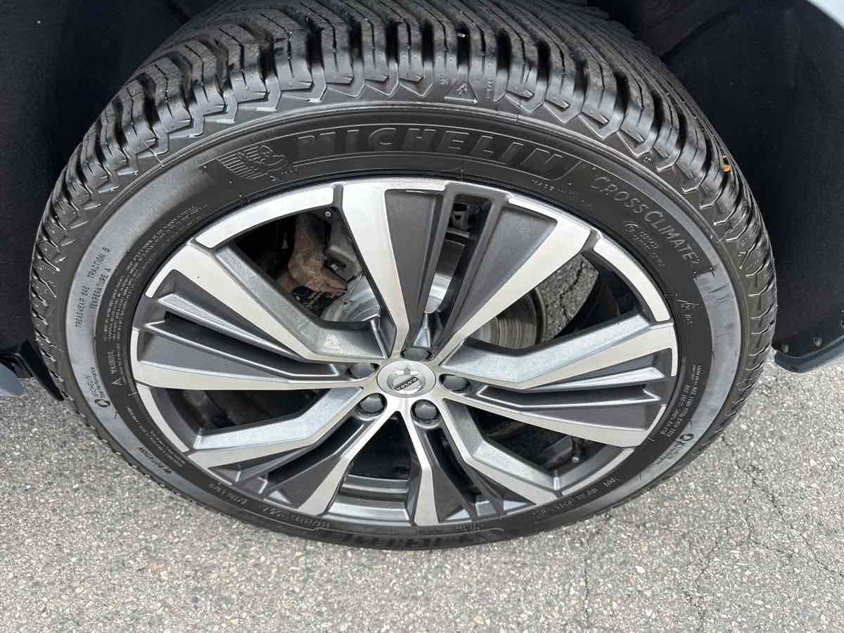 Used 2022 Volvo XC60 B5 Momentum w/ Climate Package image 12