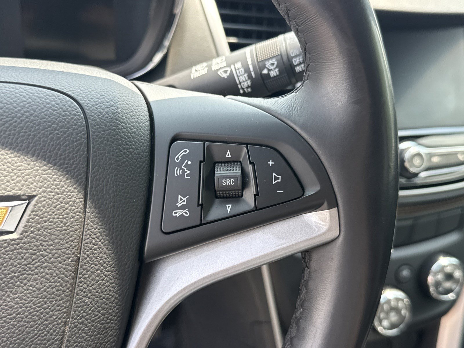 Used 2022 Chevrolet Trax LT w/ Sport Edition FWD image 12