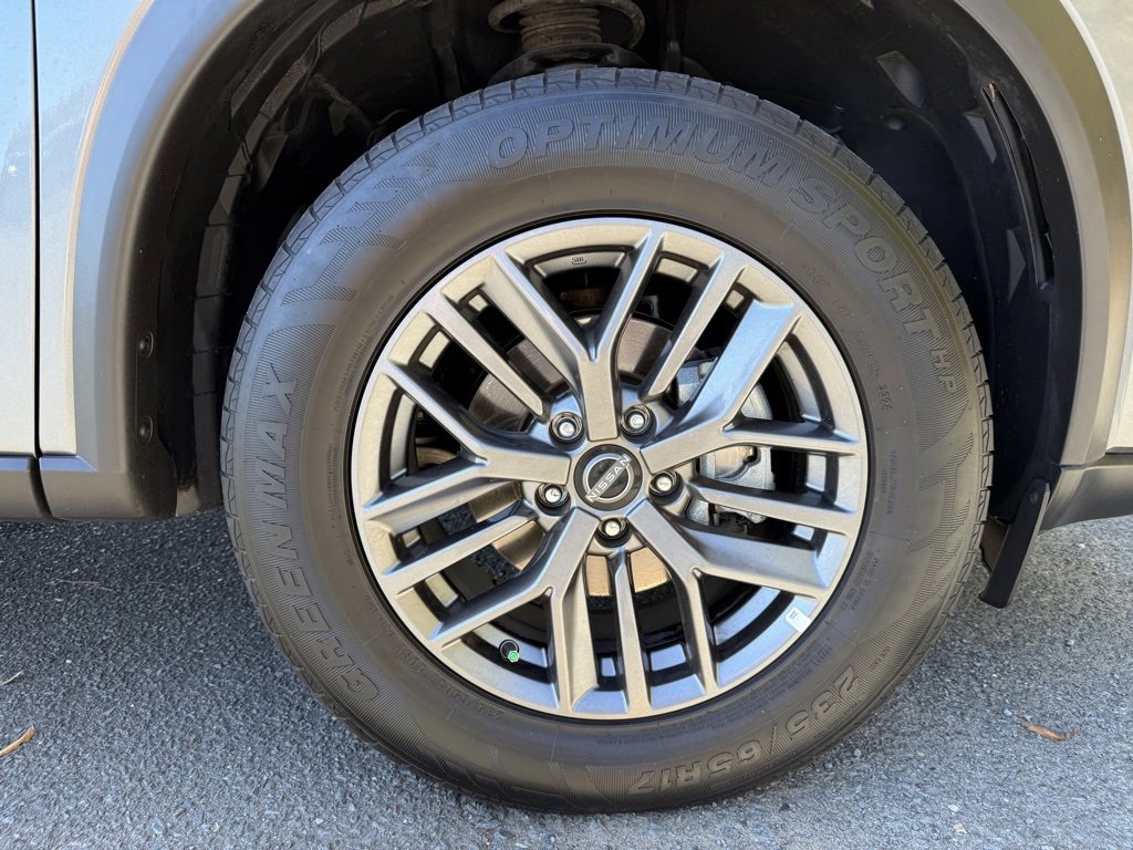 Used 2024 Nissan Rogue S image 16