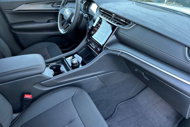 New 2025 Jeep Grand Cherokee Laredo X w/ Luxury Tech Group I image 16