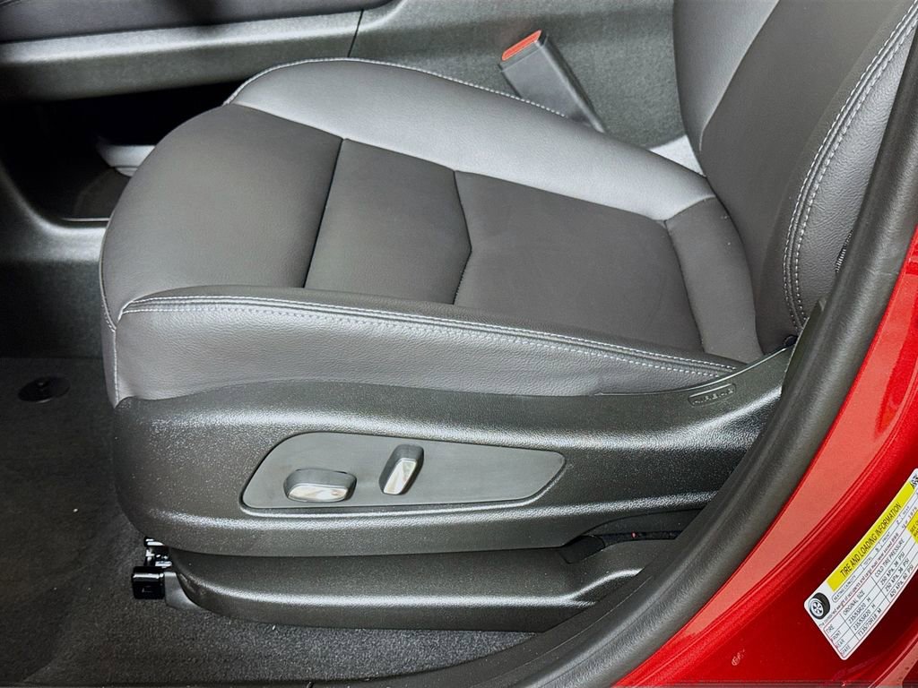 New 2026 Cadillac XT5 Luxury w/ LPO, ONYX Package FWD image 17