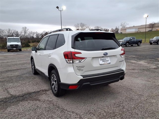 Used 2022 Subaru Forester Premium image 16