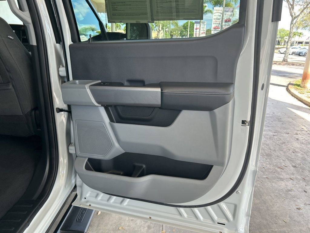 Used 2025 Ford F350 XLT image 32