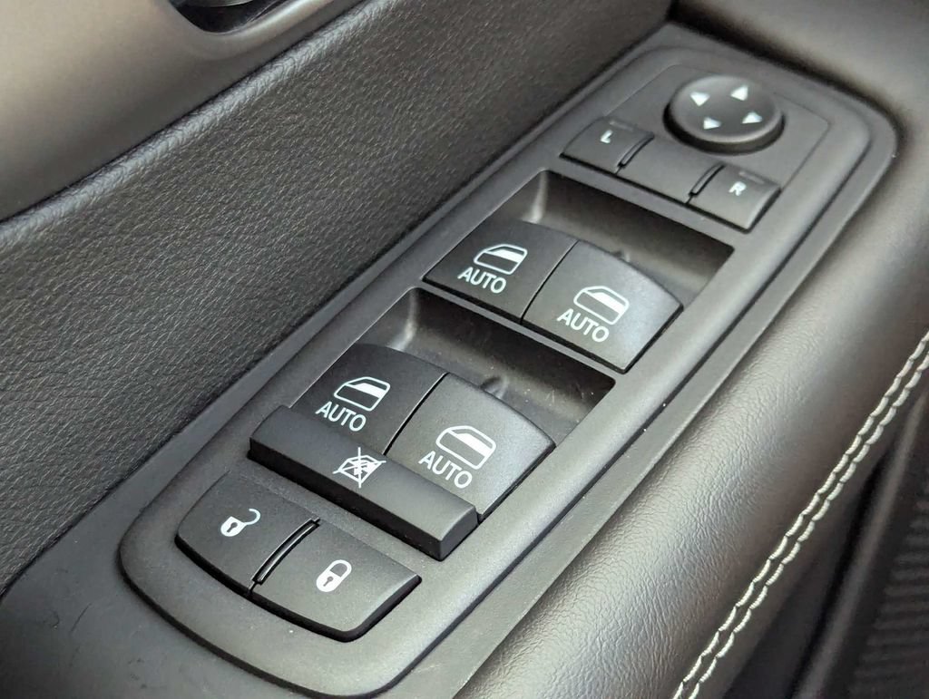 New 2027 Chrysler Pacifica Select w/ Family Tech Group FWD image 41