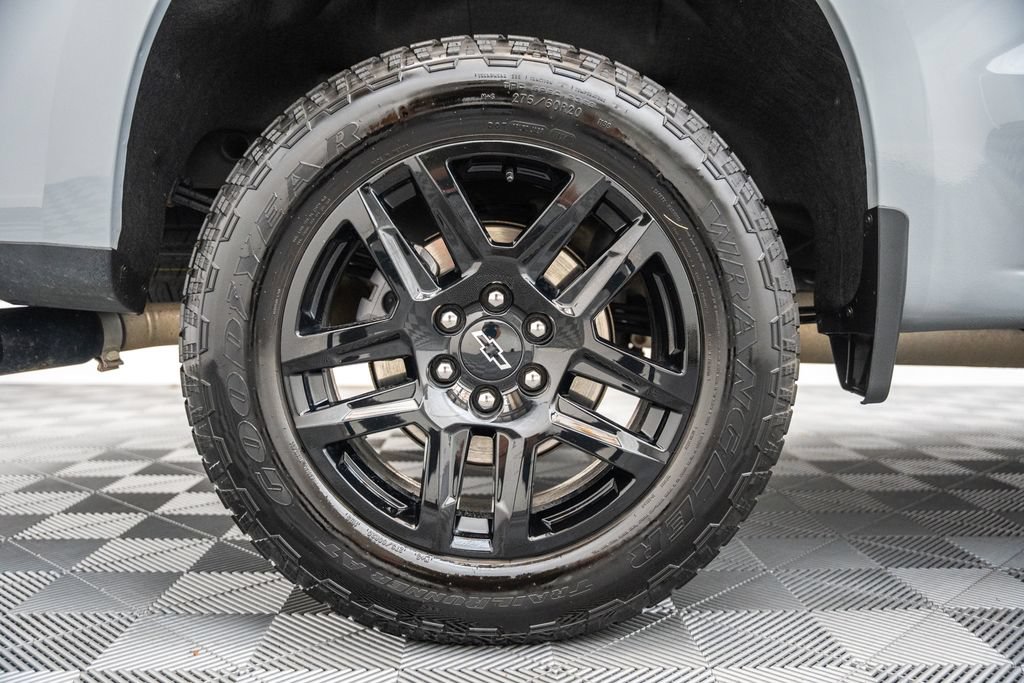 Used 2025 Chevrolet Silverado 1500 Custom w/ Turbomax Blackout Package AWD/4WD image 19
