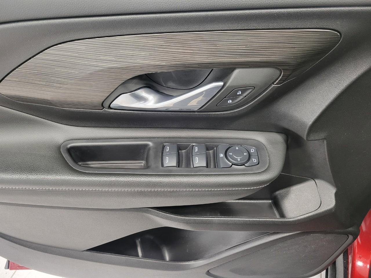 Used 2024 GMC Terrain SLE image 24