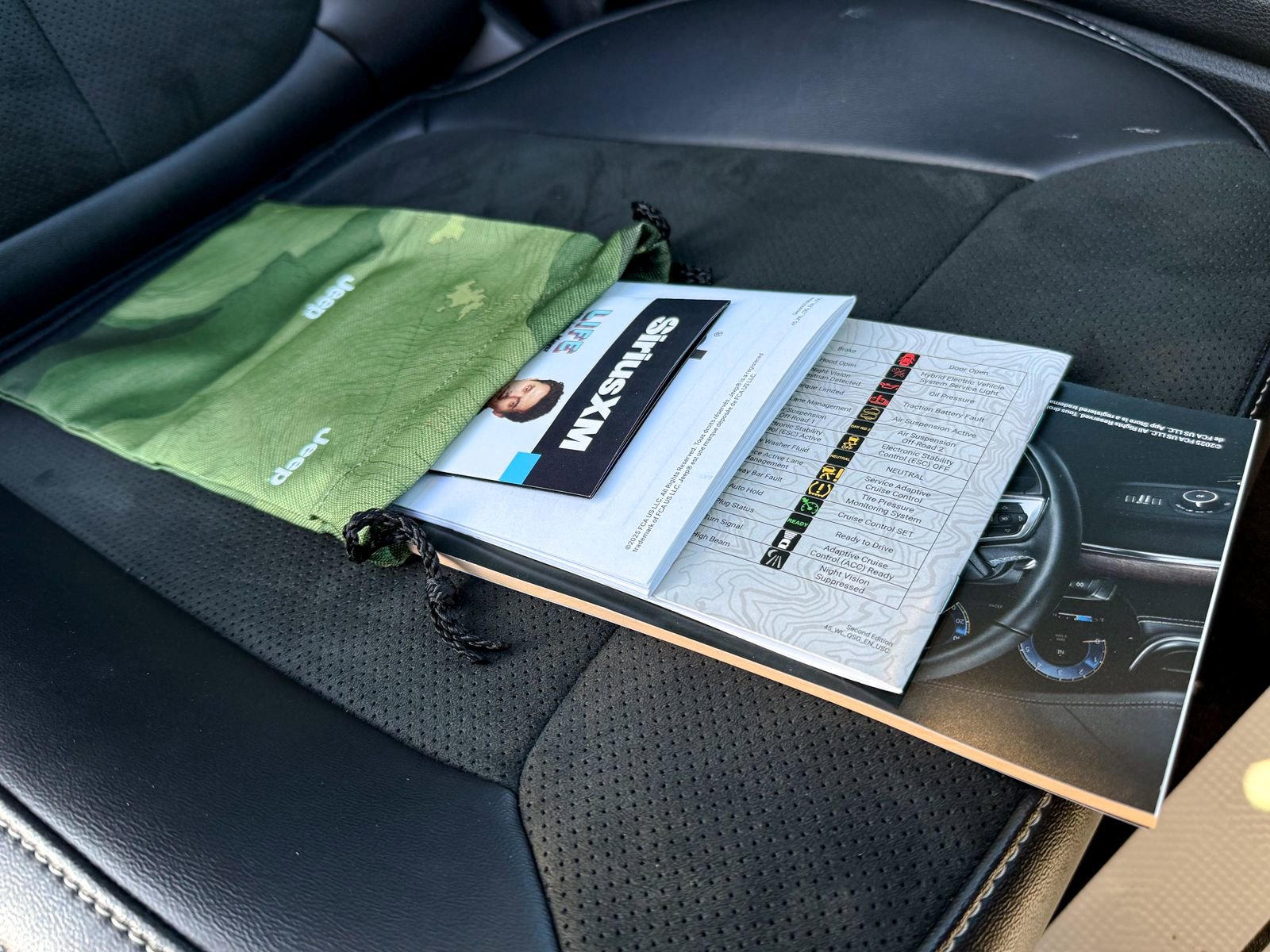 Used 2025 Jeep Grand Cherokee Altitude image 15