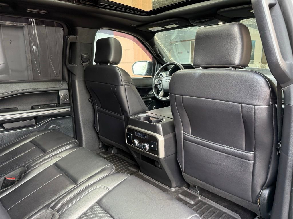 Used 2019 Ford Expedition XLT w/ Equipment Group 202A AWD/4WD image 19