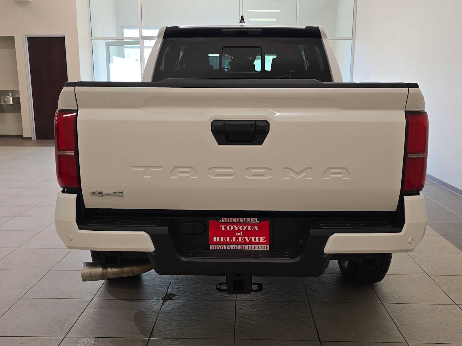 Certified 2025 Toyota Tacoma SR5 AWD/4WD image 5