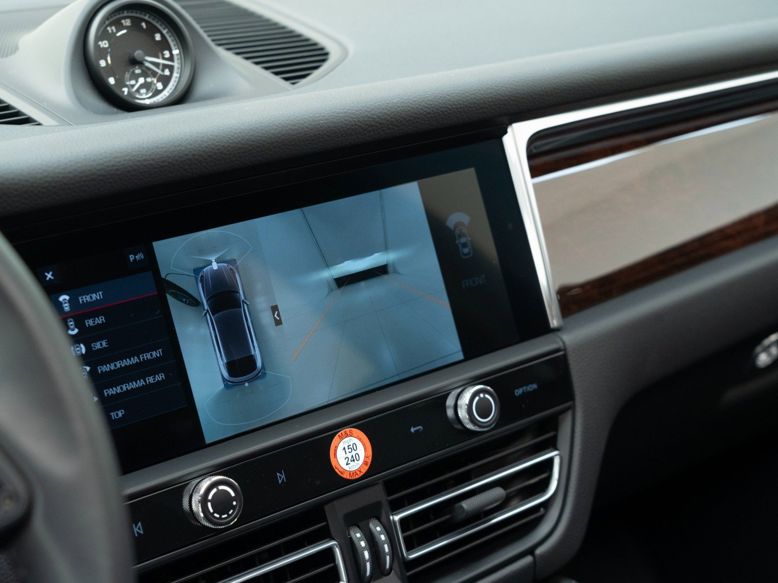 Certified 2025 Porsche Macan image 28