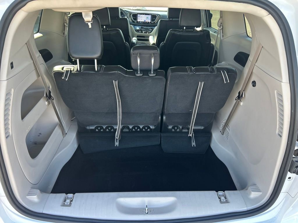 Used 2024 Chrysler Pacifica Touring-L image 32