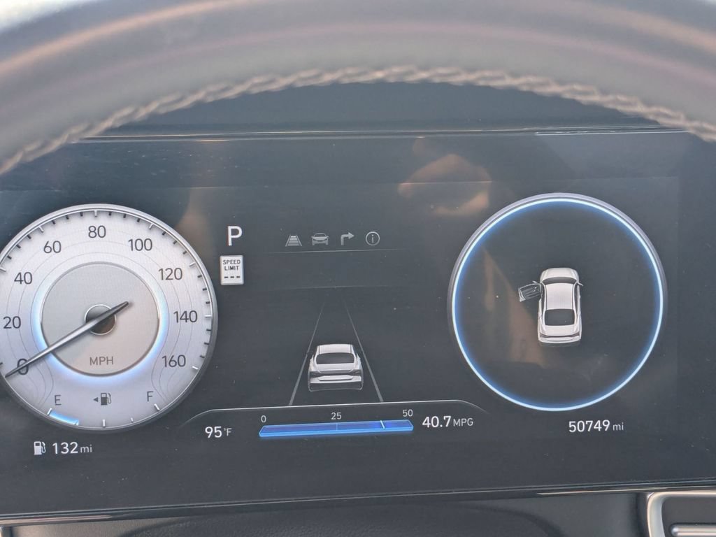 Used 2025 Hyundai Elantra Limited FWD image 19