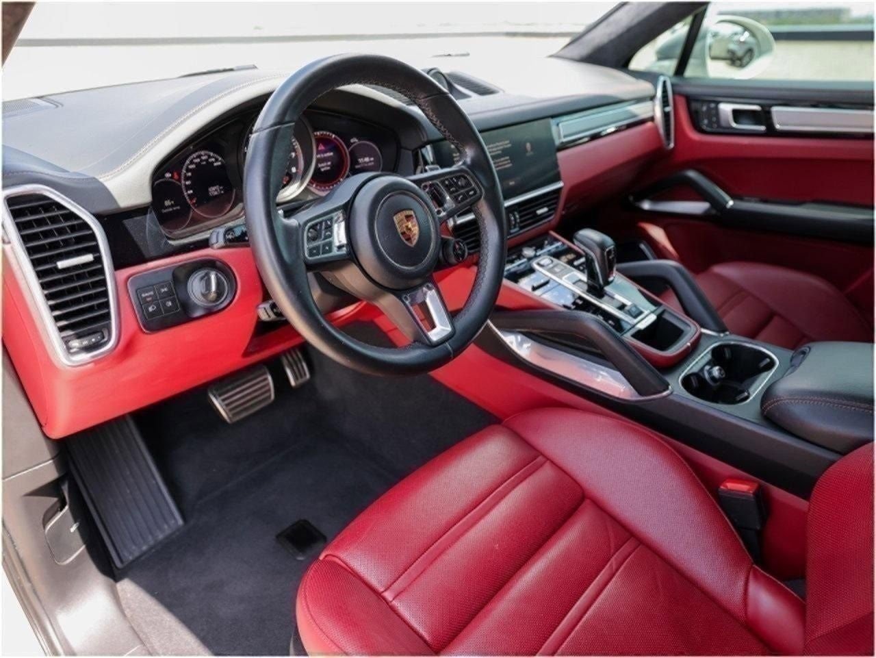 Certified 2022 Porsche Cayenne Turbo image 4