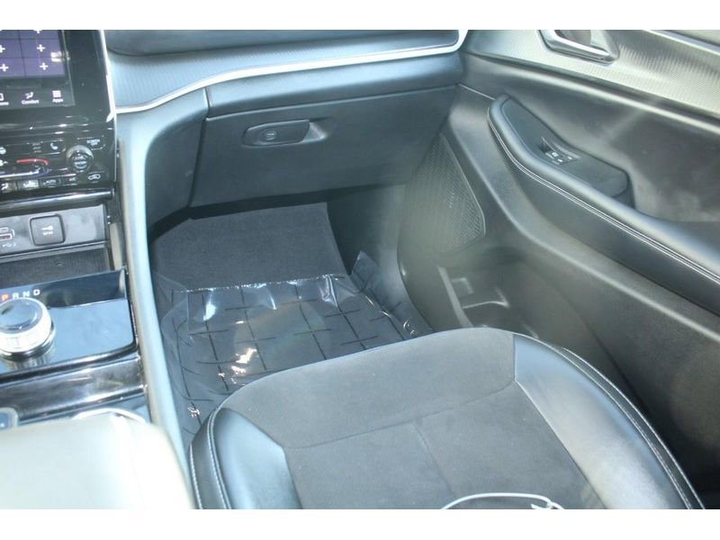 Used 2023 Jeep Grand Cherokee Altitude AWD/4WD image 19