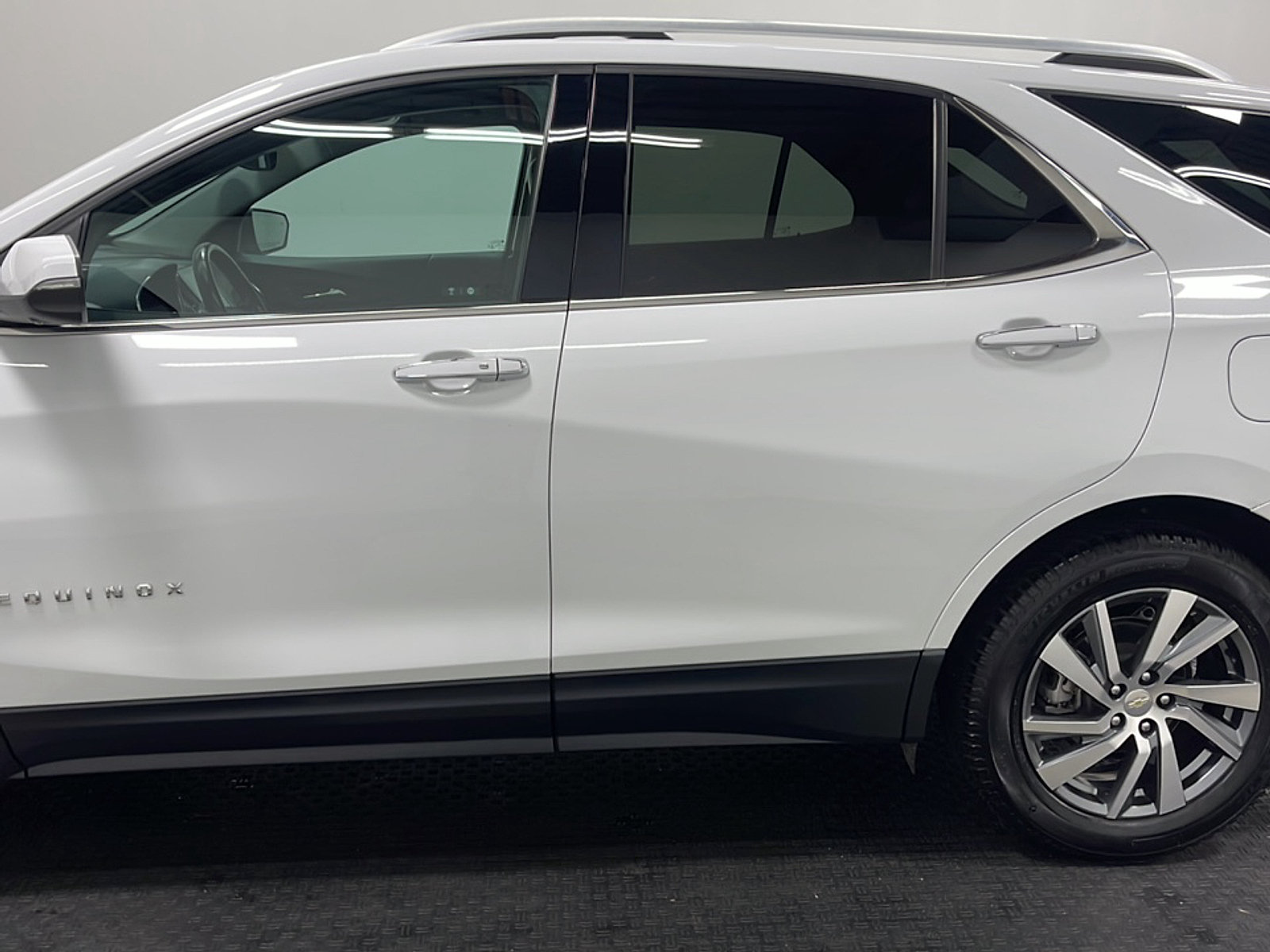 Used 2022 Chevrolet Equinox Premier AWD/4WD image 13