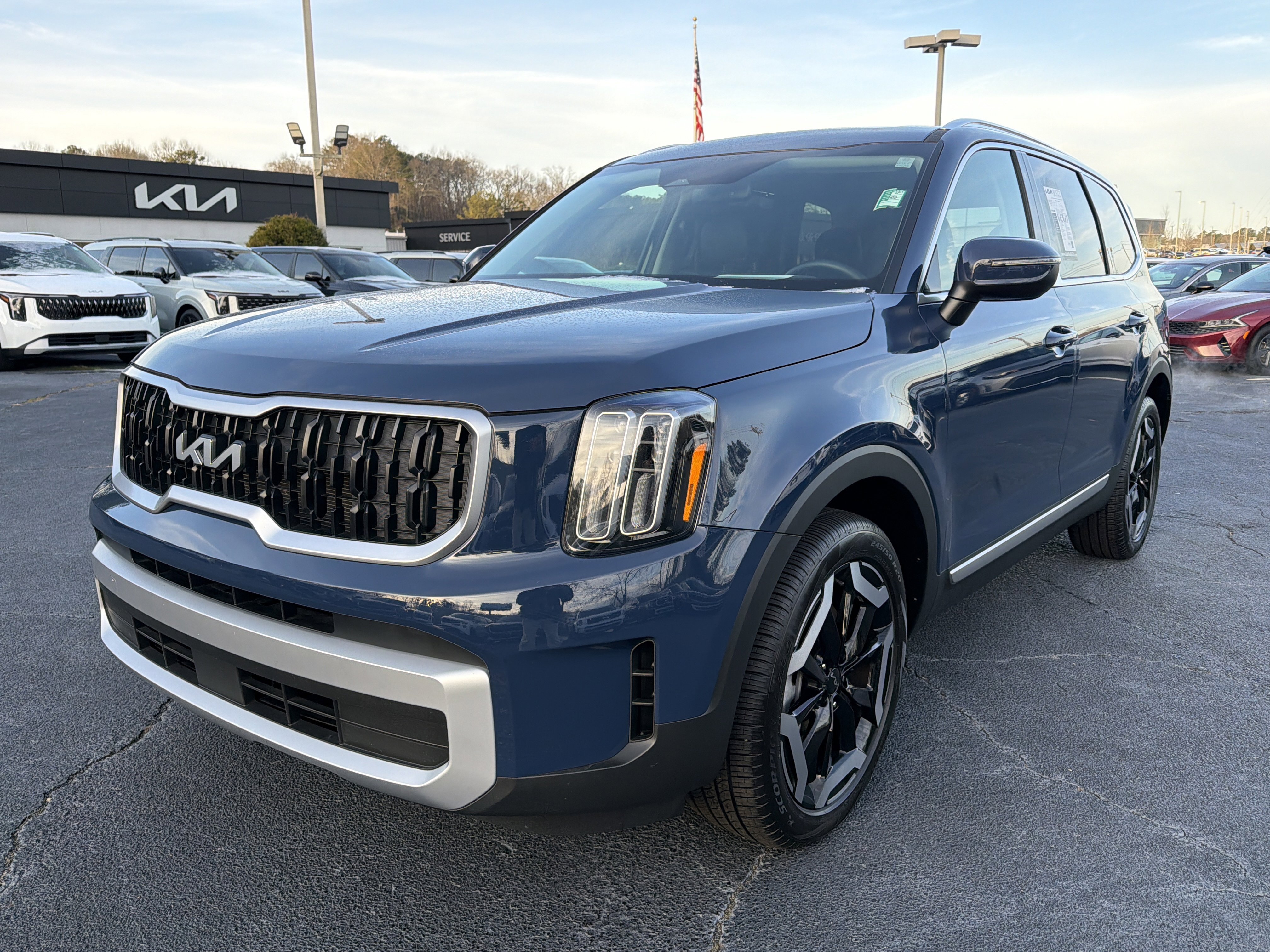 Used 2025 Kia Telluride EX image 3