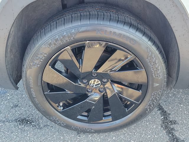 Certified 2024 Volkswagen Atlas Cross Sport SE FWD image 5