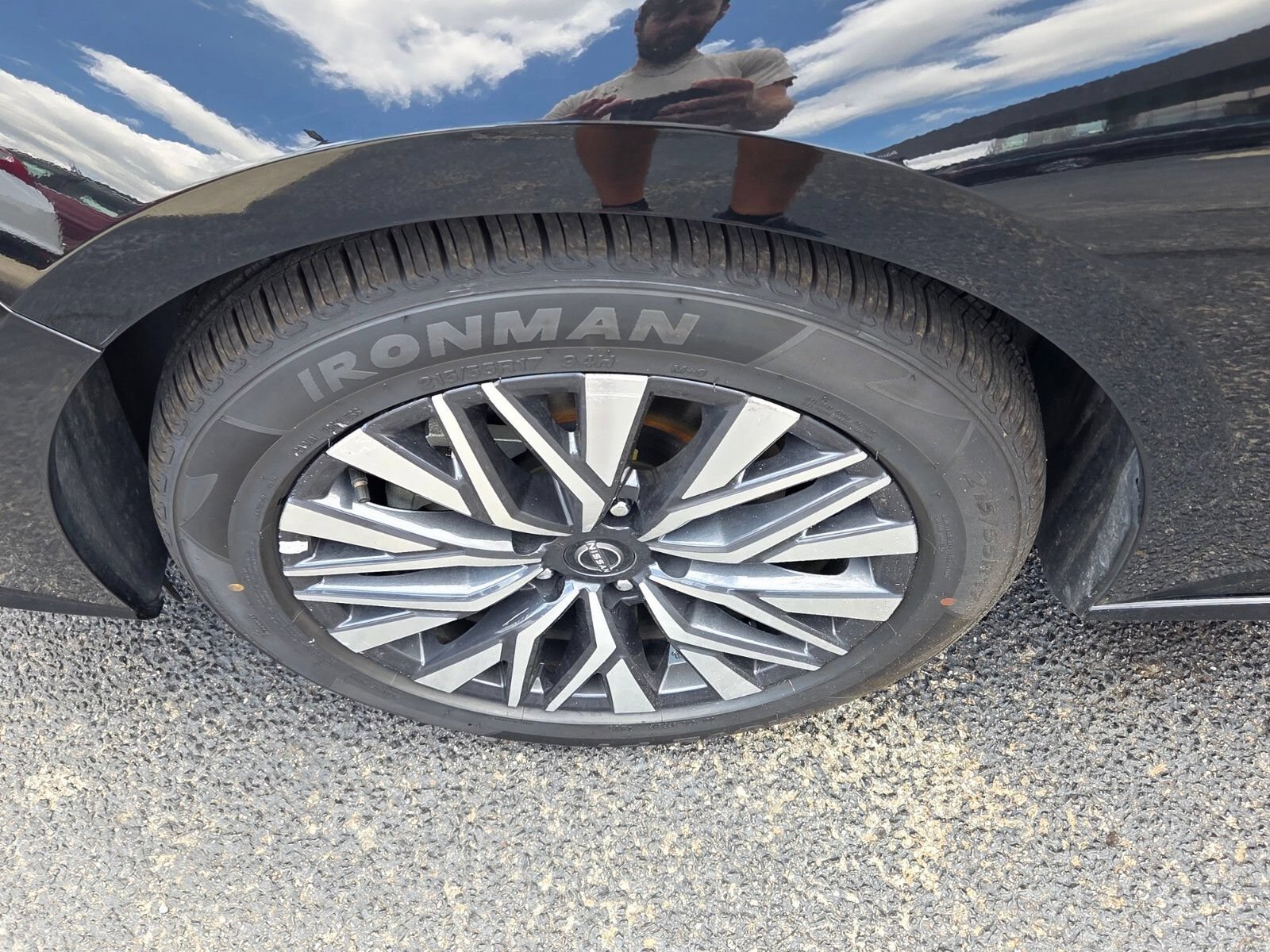Used 2025 Nissan Altima 2.5 SV FWD image 17