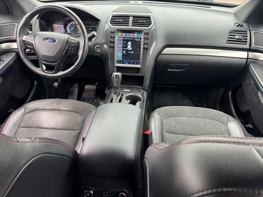 Used 2018 Ford Explorer XLT w/ Equipment Group 202A AWD/4WD image 21