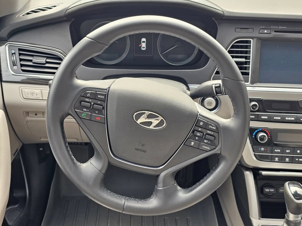 Used 2017 Hyundai Sonata Limited w/ Ultimate Package 04 FWD image 18