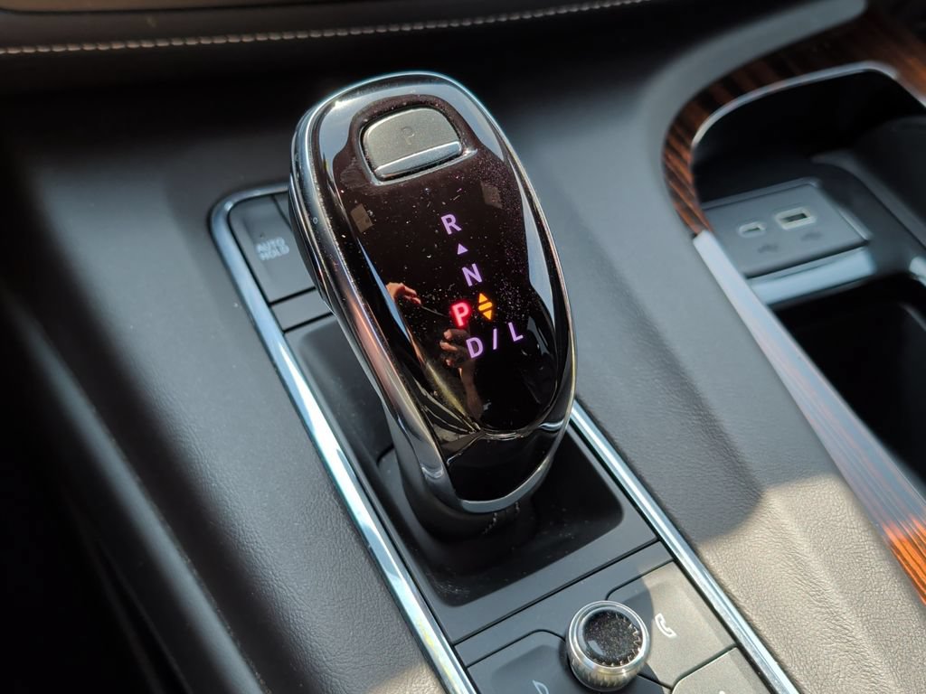 Used 2023 Cadillac Escalade Premium Luxury AWD/4WD image 24