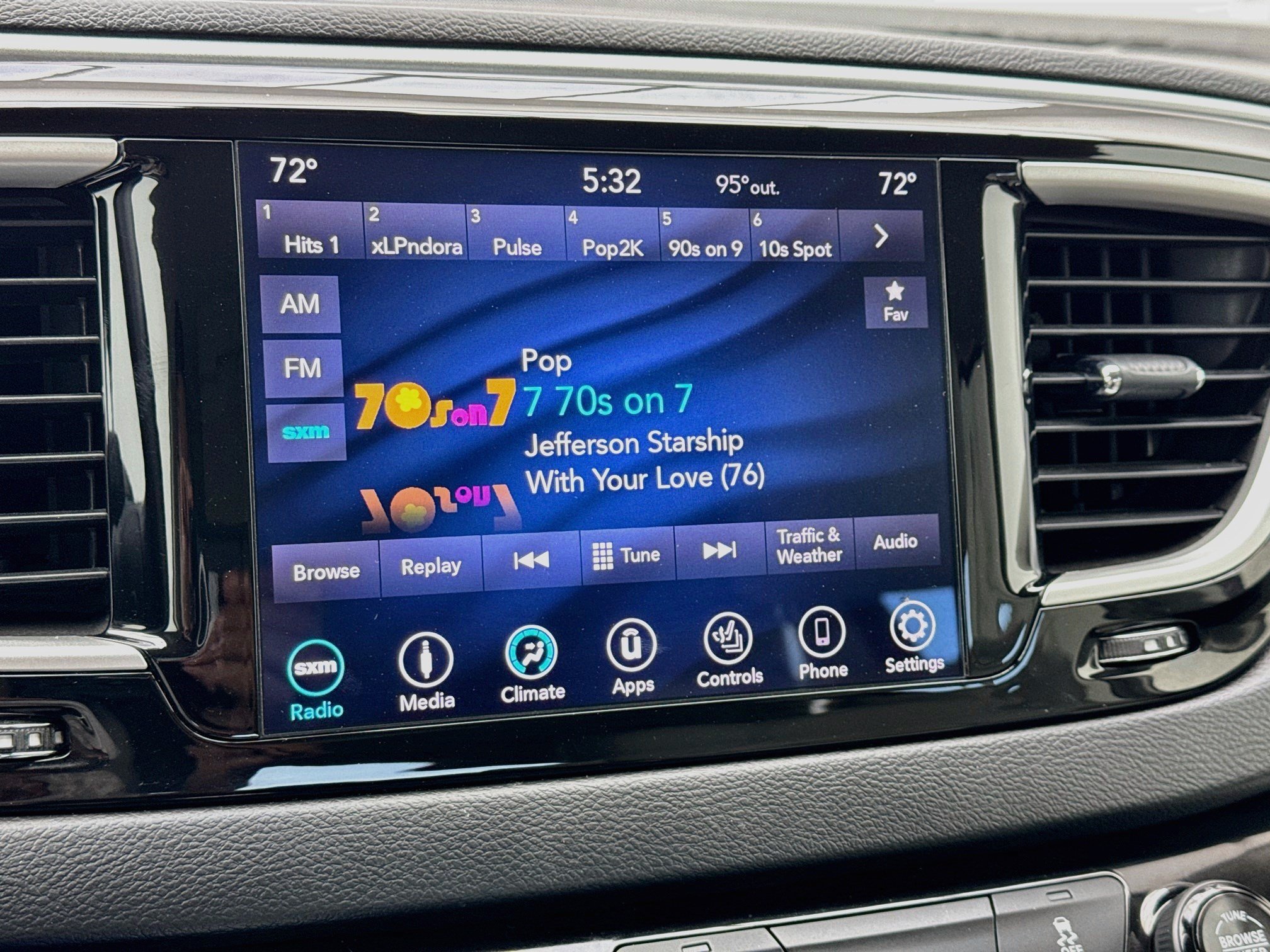 Used 2018 Chrysler Pacifica Touring-L FWD image 11