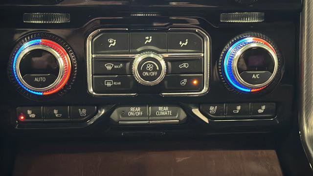 Used 2023 GMC Yukon XL Denali Ultimate image 17