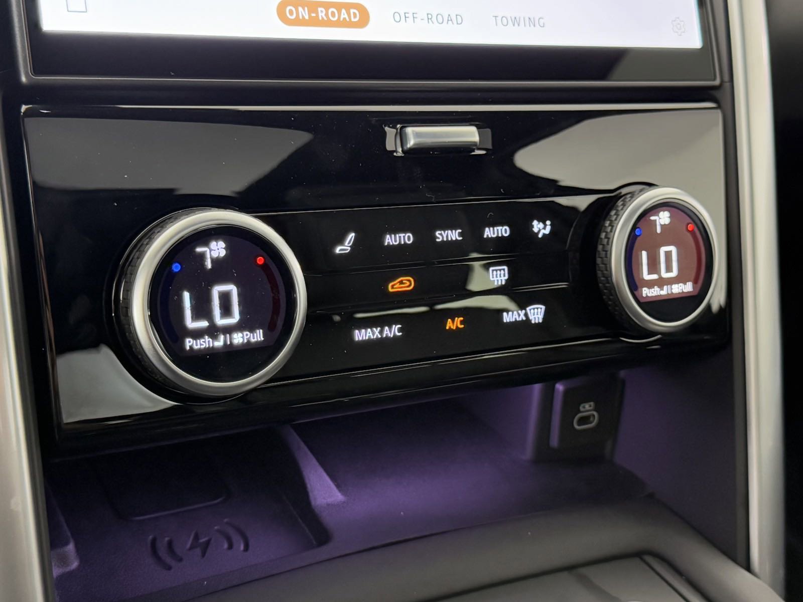 Certified 2025 Land Rover Discovery Metropolitan Edition image 26