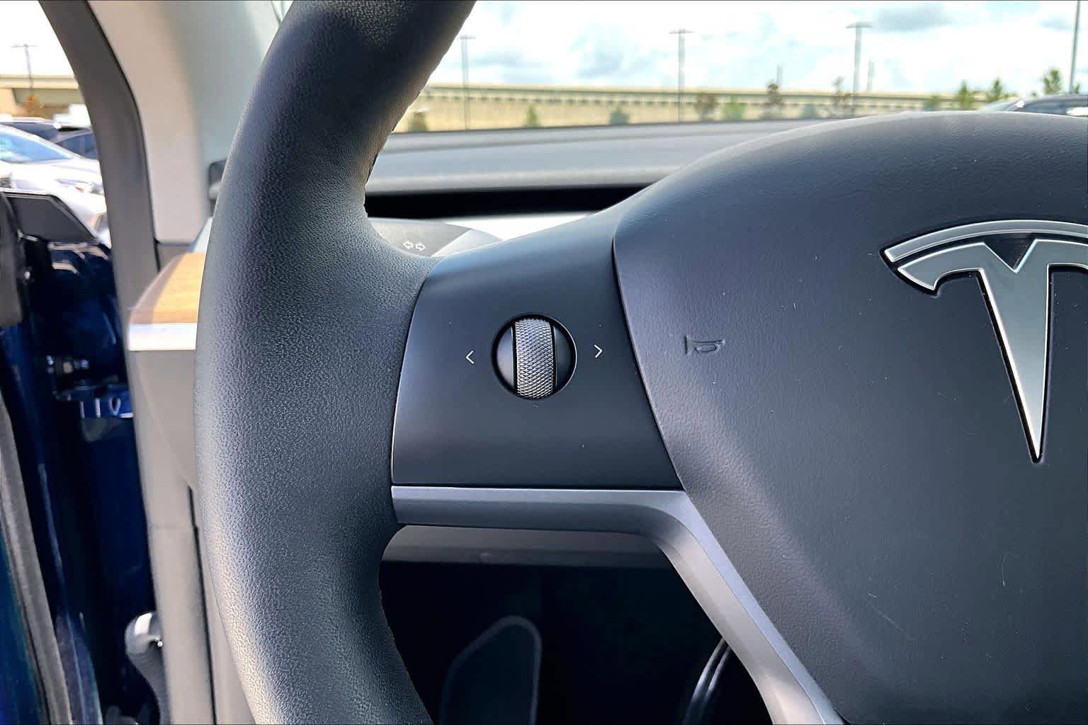 Used 2024 Tesla Model Y Long Range AWD/4WD image 21
