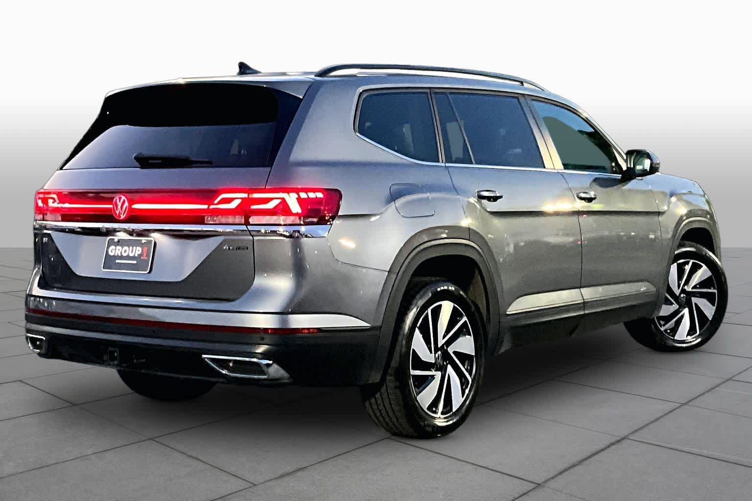Used 2025 Volkswagen Atlas SE AWD/4WD image 13