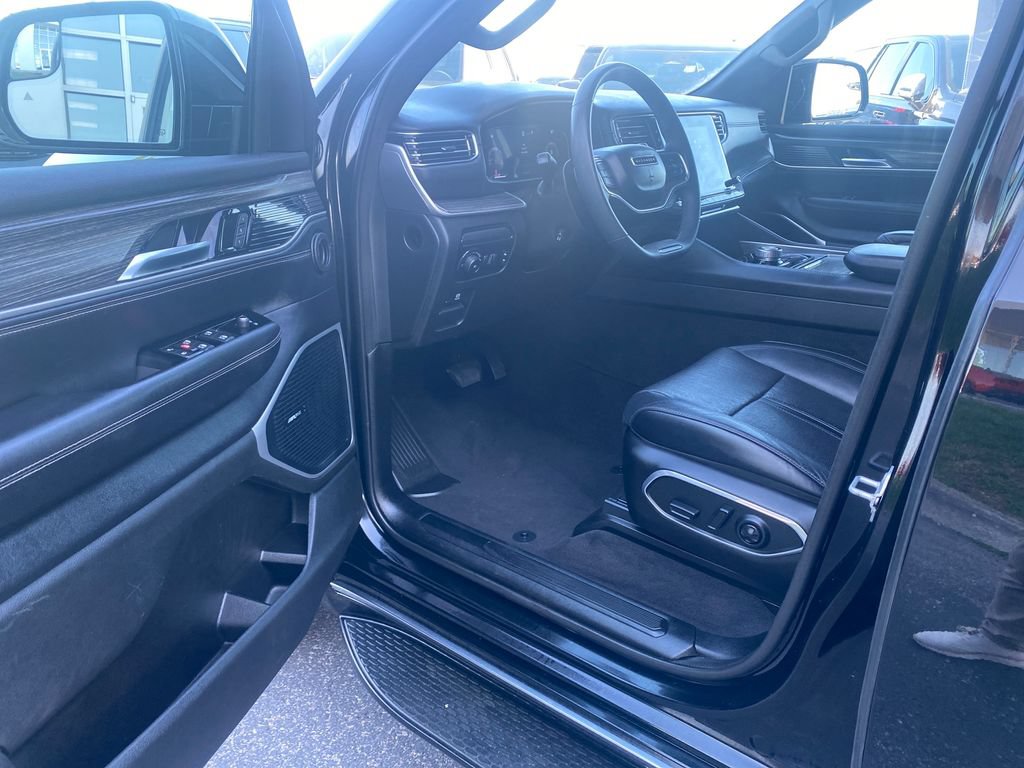 Used 2024 Jeep Wagoneer Series II w/ Flexible Seating Group RWD image 25