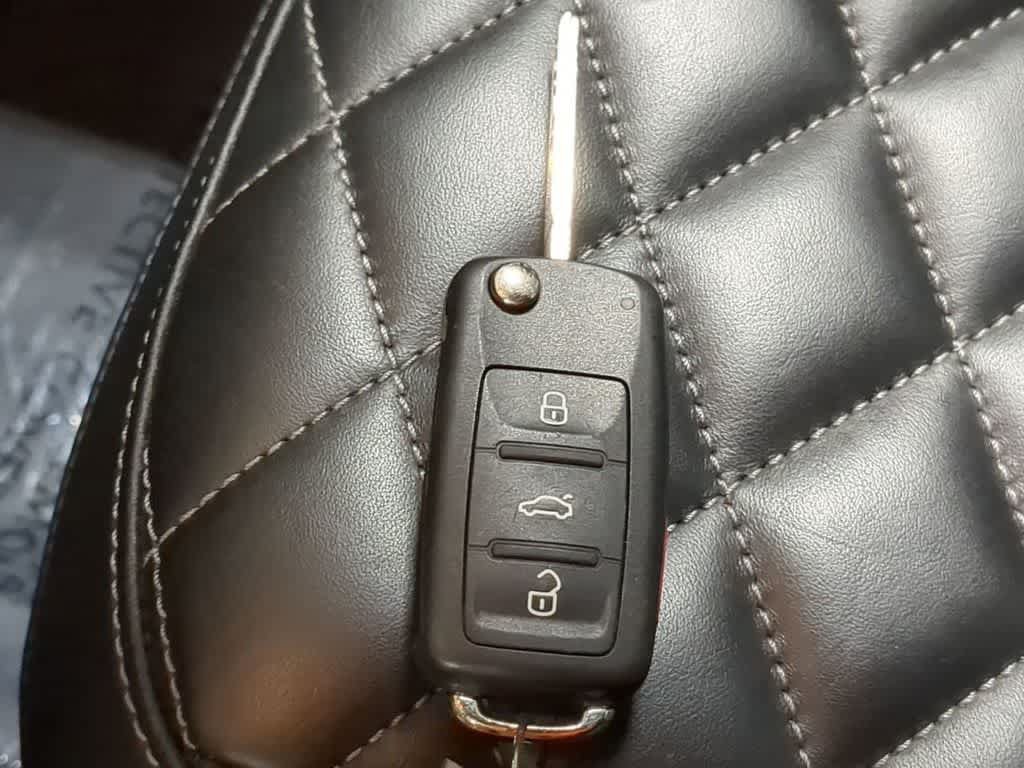Used 2019 Volkswagen Beetle 2.0T Final Edition SEL FWD image 31